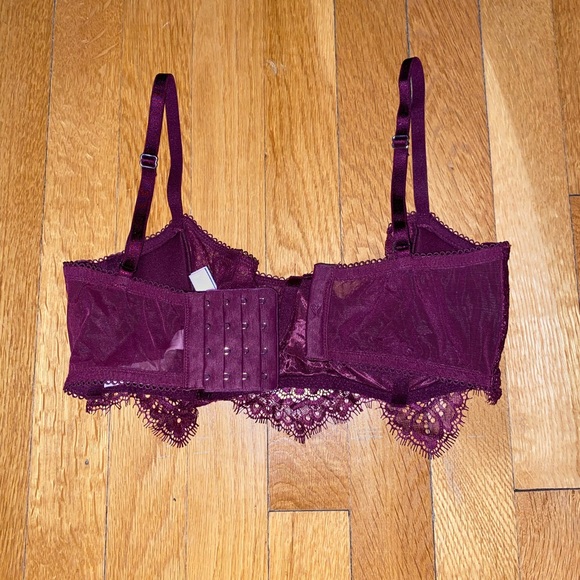 Victoria’s Secret Lace Bra 32D - Picture 5 of 6